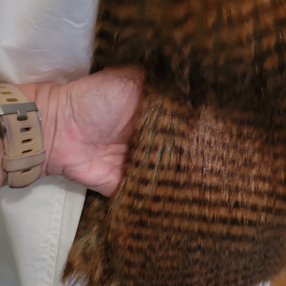 S.H. sz M faux fur vest - Picture 5 of 8